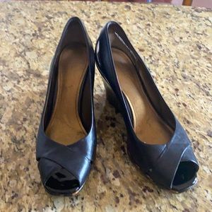 Kenneth Cole Reaction wedges.  Comfortable and cute!